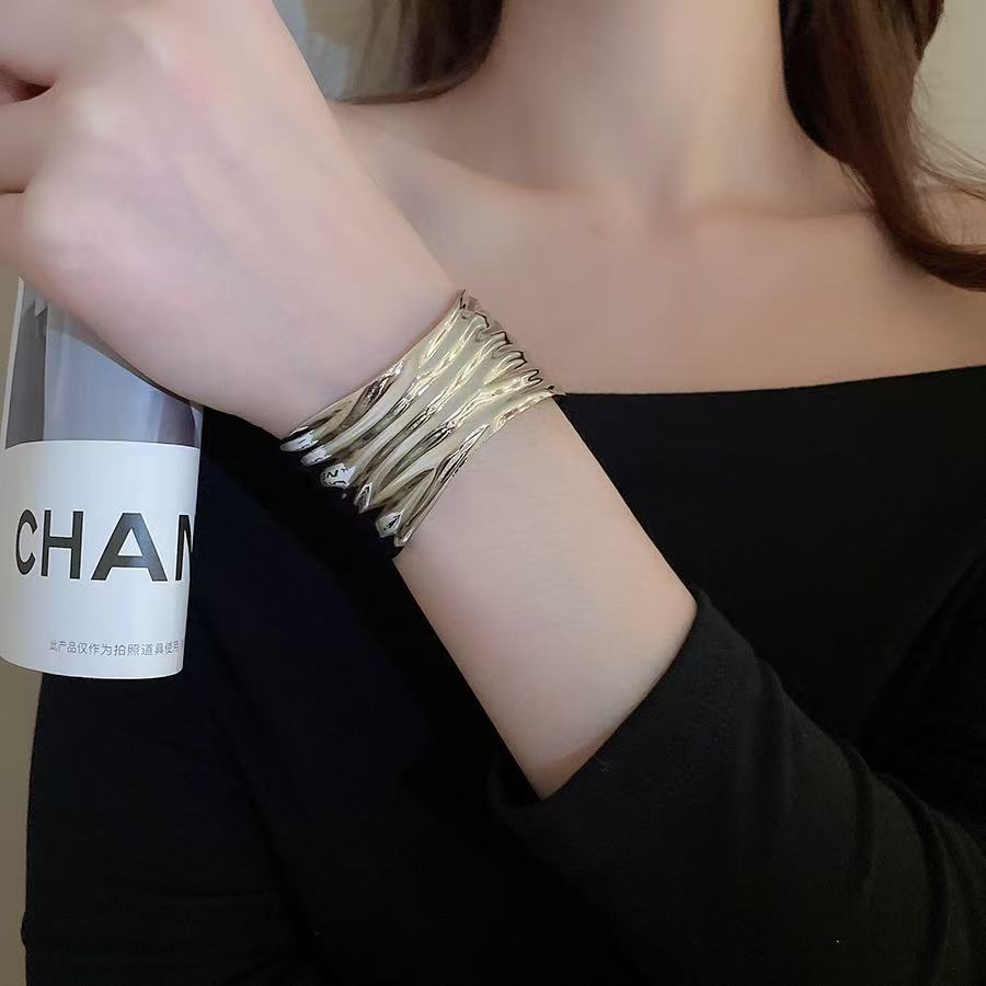Geometric Textured Round Metal Open Cuff Bracelet hypoallergenic jewelry| LetheLoom Jewelry