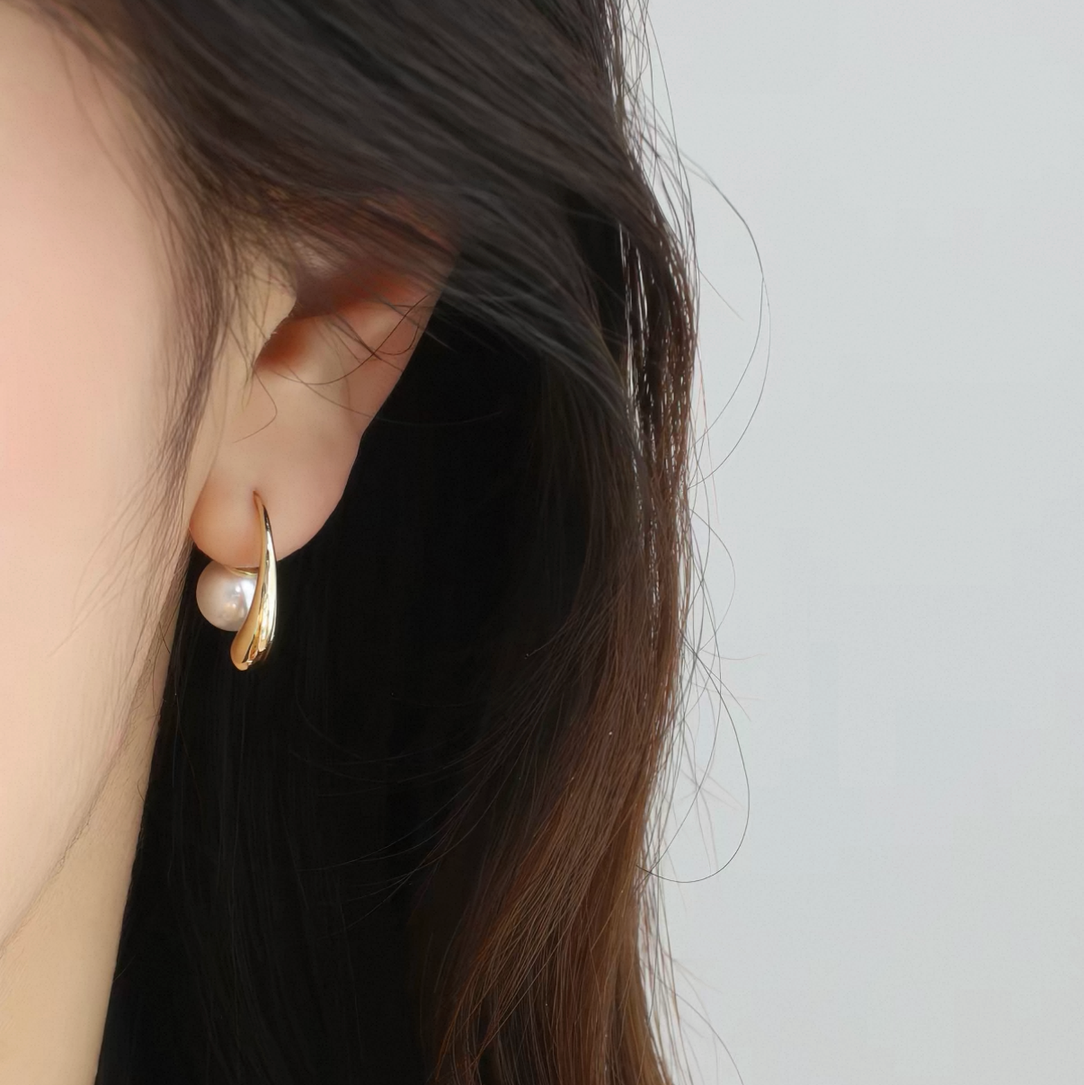 Endless Curve Pearl Earrings