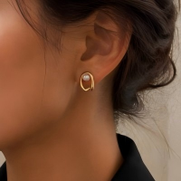 Contour Pearl Curve Earrings