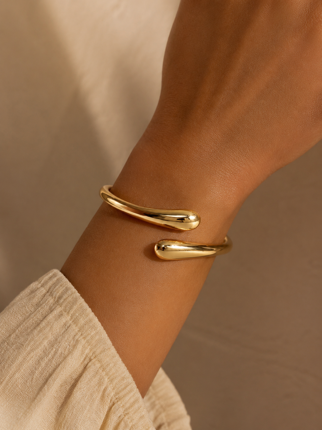 Fluid Curve Bracelet